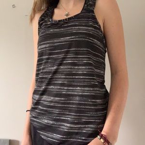 Dotted line workout tank w/ detailing on the back